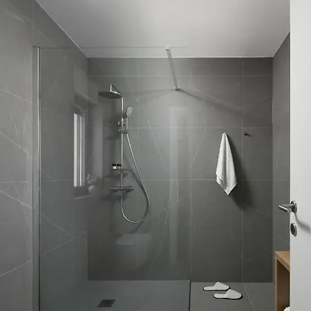 וילה Sealine פולה