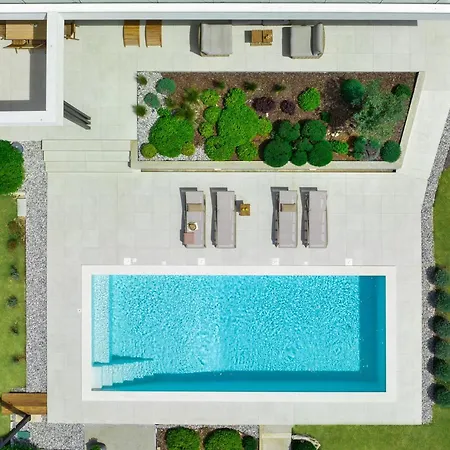 וילה Sealine פולה