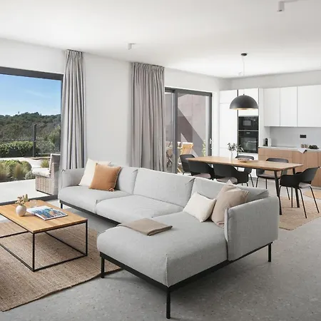 Βίλα Sealine Πούλα