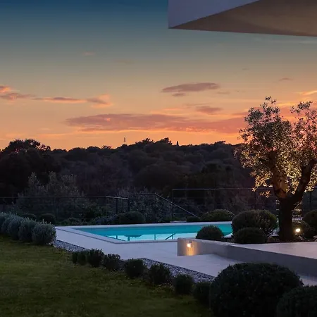 Βίλα Sealine Πούλα