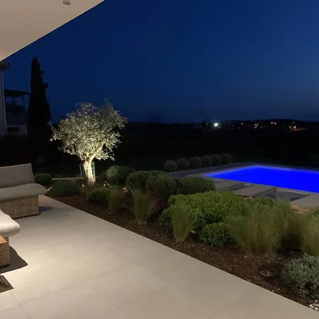 Βίλα Sealine Πούλα