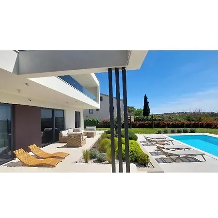 Sealine Βίλα Πούλα