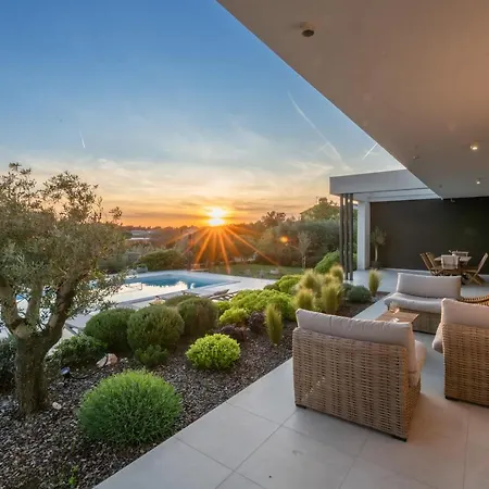 Sealine Βίλα Πούλα