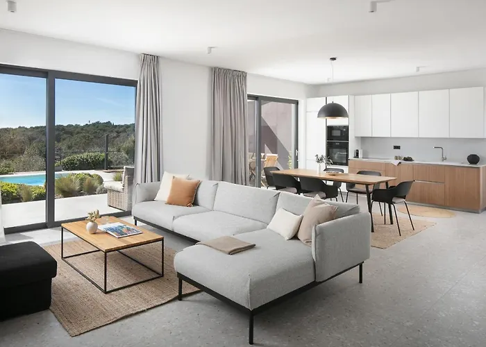 Вілла Sealine Пула